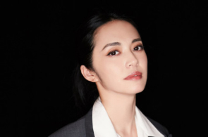姚晨西装感大变,总裁灰色可怜女女生,时尚看完都爱上了_2尿美女演变的憋图片