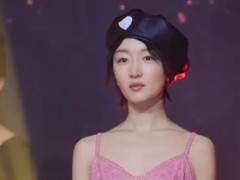 周冬雨为防止《少年的你》造型曝光,曾戴了半年假发!还被严重人身攻击