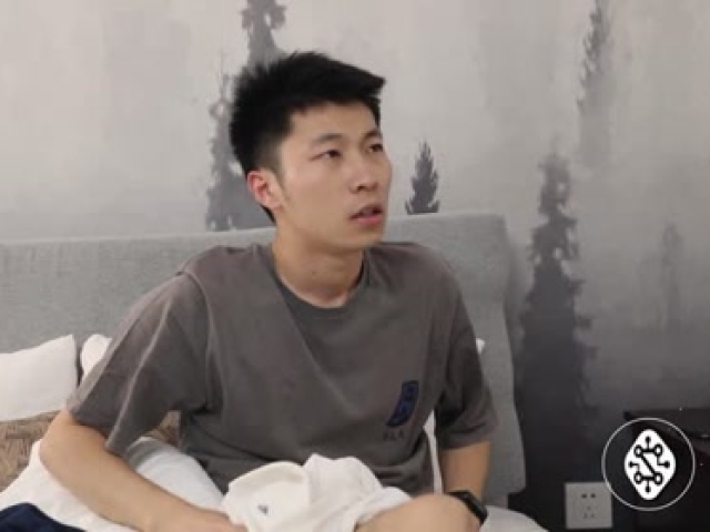 二货青年一招把脏衣篓的西服衬衫变新衣