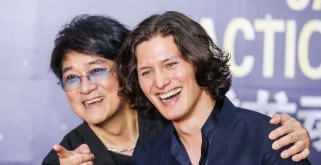 周华健29岁混血儿子进军娱乐圈,不靠老爸明星光环,凭能力演配角