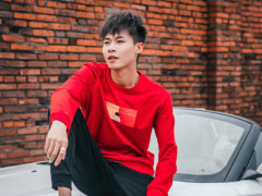 红人许华升开阿斯顿马丁现身,座驾超200万,副驾驶却成意外亮点