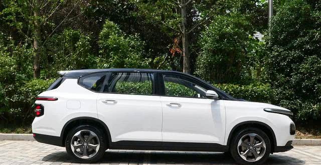 10万以下的自动挡车型,我建议题主选择吉利汽车的新帝豪与长安汽车的