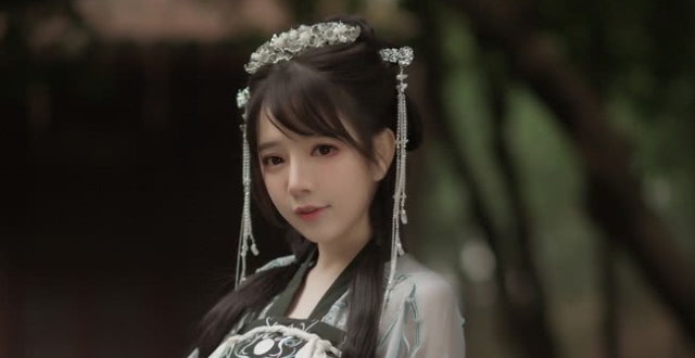 草莓果冻王奕萌穿上汉服的样子,仙气满满的,这谁顶得住啊!
