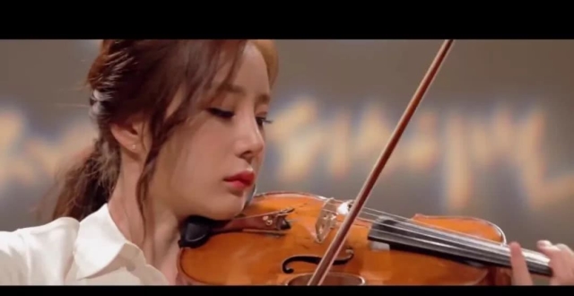 韩国美女小提琴家申娴婌美艳的精彩演奏