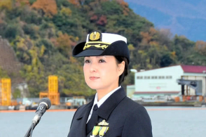 日本神盾驱逐舰迎来首位女舰长