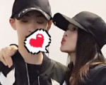 伊能静晒与儿子合照 亲子装穿出了情侣装的效果