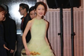 周冬雨因《少年的你》获澳门影后,票房突破15亿,实至名归