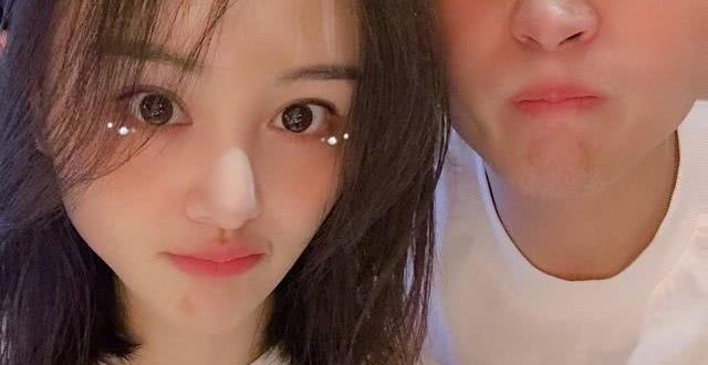 曾准备和张恒结婚?郑爽卖四件套,称是"妈妈给准备的嫁妆"