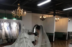 网红giao哥要结婚了:穿西服晒婚纱照 新娘侧脸曝光