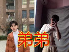 有种"差距"叫炫腹肌,弟弟vs男朋友,看到哥哥:逗谁玩呢?