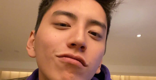 王大陆与女友牵手漫步在街头,网友调侃:和他接吻会不会被吃掉