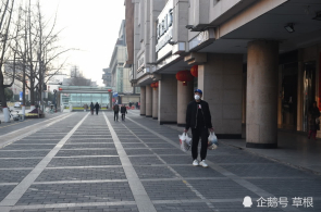 西安市民居家防控疫情 街头空荡冷清宛如空城_3