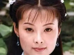 袁立消失2个月,刚出现又惹人争议,她用一个举动肯定了自己
