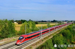 意大利高速铁路投入运营以来首次发生动车组列车脱轨翻车事故