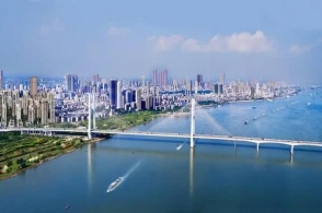 湖北荆州的一个全国重点镇,位于江南与松滋接壤,未来将融入城区