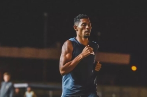 范尼凯克赛季首秀100米 800米