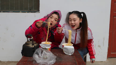 情景短剧吃泡面，情景短剧吃泡面视频