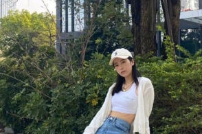 周雨彤瘦成麻杆,167cm纸片身材却用真空装凹曲线,"蚂蚁腿"太吸睛
