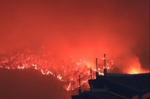 西昌山火夜里复燃蔓延,救火队拼死保住海南加油站,光福寺