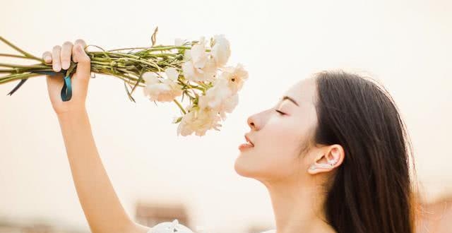 女人,真正对你动了真情的男人,大多不会让你受这3种