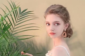 98年的仙女模特chloe,火爆全网,精灵般可爱,被誉为超越人类美貌
