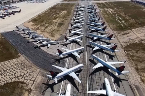 美国加州沙漠成世界最大停机场,几千亿美元的飞机排排停场面壮观