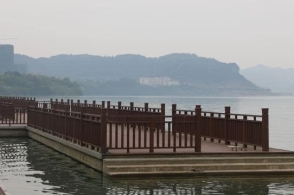 四川阆中首个百亿级的重大项目水城,唐家山脚下的北大门已具规模
