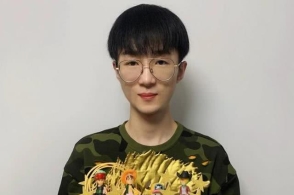 欣赏主播座驾,有钱人的生活,王小歪却只能直播吃泡面!