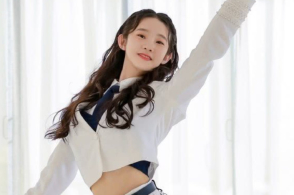 张艺凡的"芭蕾腰"太绝,当她穿短装抬手一刻,女生面子往哪搁?