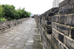 武汉起义门古城墙,武汉唯一的古城墙,它现在依然挺拔