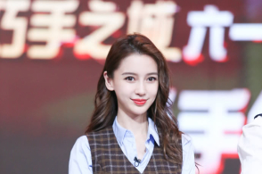 Angelababy可爱照片,angelababy照片可爱 angelababy真不嫌热?录节目衬衣搭马甲玩叠穿,却还瘦得像修过图