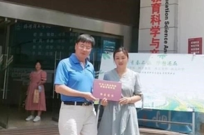 被顶替上学的王娜娜现状,37岁大学毕业难圆教师梦,依旧相信这点