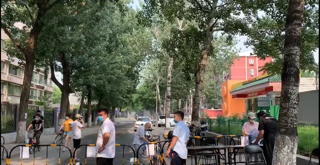 探访北京永定路街道： 确诊小区已封闭 多数商铺已关门