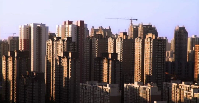 楼市又火了？背后残酷另一面：房企分化严重，中小房企或将逐步退出？_腾讯新闻