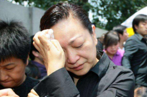 2009年罗京的葬礼上,哭晕的刘继红,7年后却转身就嫁给富商