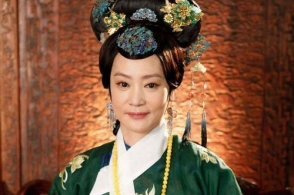 "太后专业户"的刘雪华,为爱痛失子宫,嫁真爱后丈夫坠楼身亡
