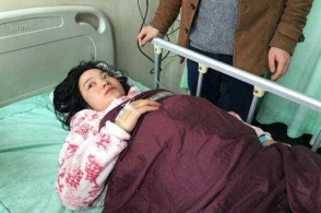 40岁高龄产妇圆了二胎梦,得知孩子的性别和数量后,宝爸吓得腿软