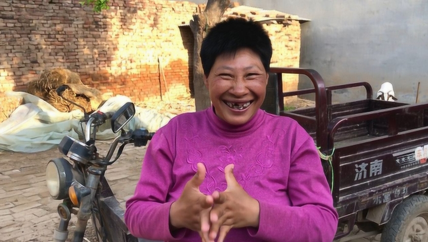 好心人给广西智障媳妇送的啥,安安高兴得合不拢嘴,看完很温馨