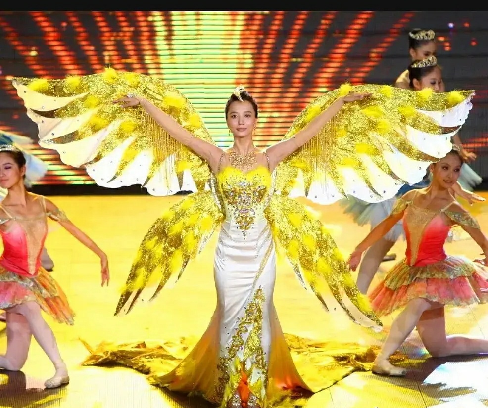宋茜金鹰女神造型身材壮硕被嘲丑