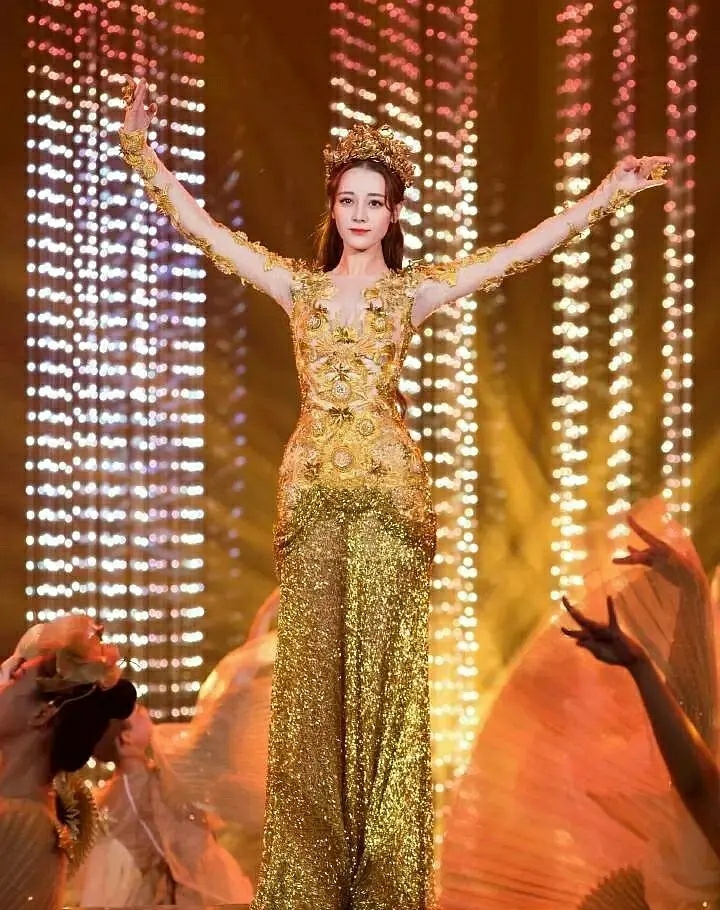 宋茜金鹰女神造型身材壮硕被嘲丑