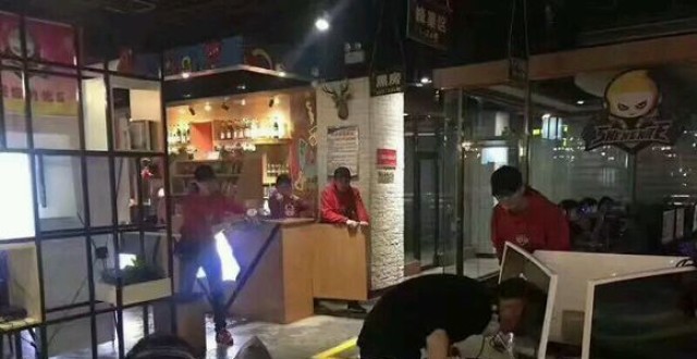 传奇兄弟柳岩 男人装大片霸气侧漏