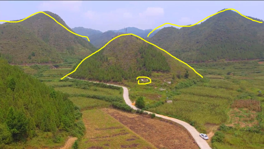 此地一个金光闪闪的金形山,格局上好,大富大贵的风水宝地