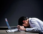 哈佛大学研究发现：长期太累或太穷，人会变傻
