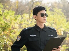 白敬亭特警制服太帅了,你应该很馋吧!