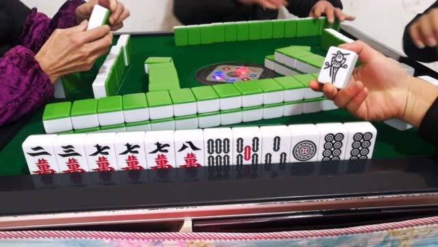四川麻将:对家四筒六筒碰了,个人觉得五筒蛮好