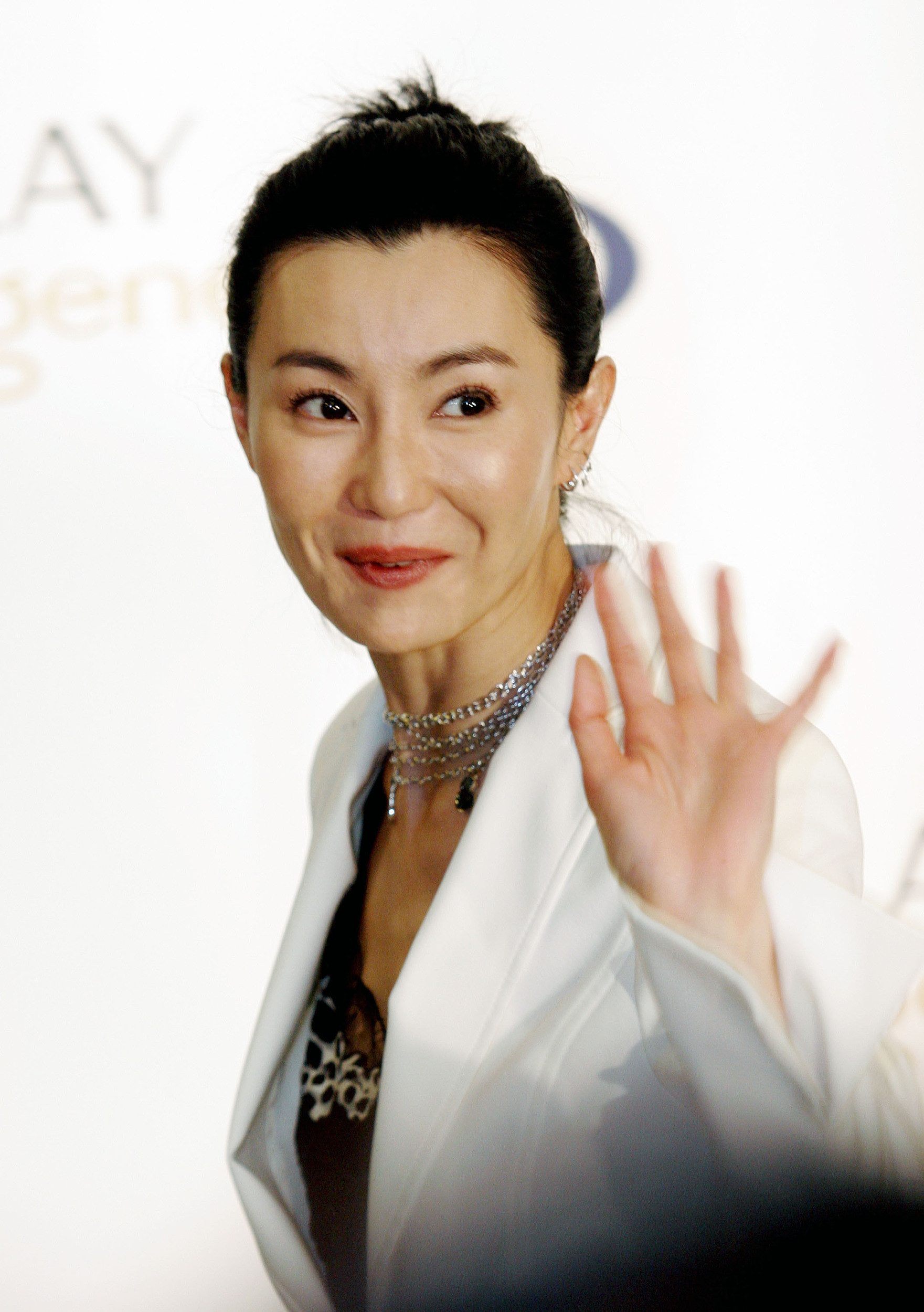 6月2日,一组张曼玉在38年前参加选美比赛时的泳装照曝光.