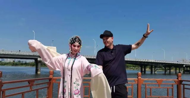 外籍大V点赞高质量发展“北京速度”，感受中国人民爱国情怀_腾讯新闻