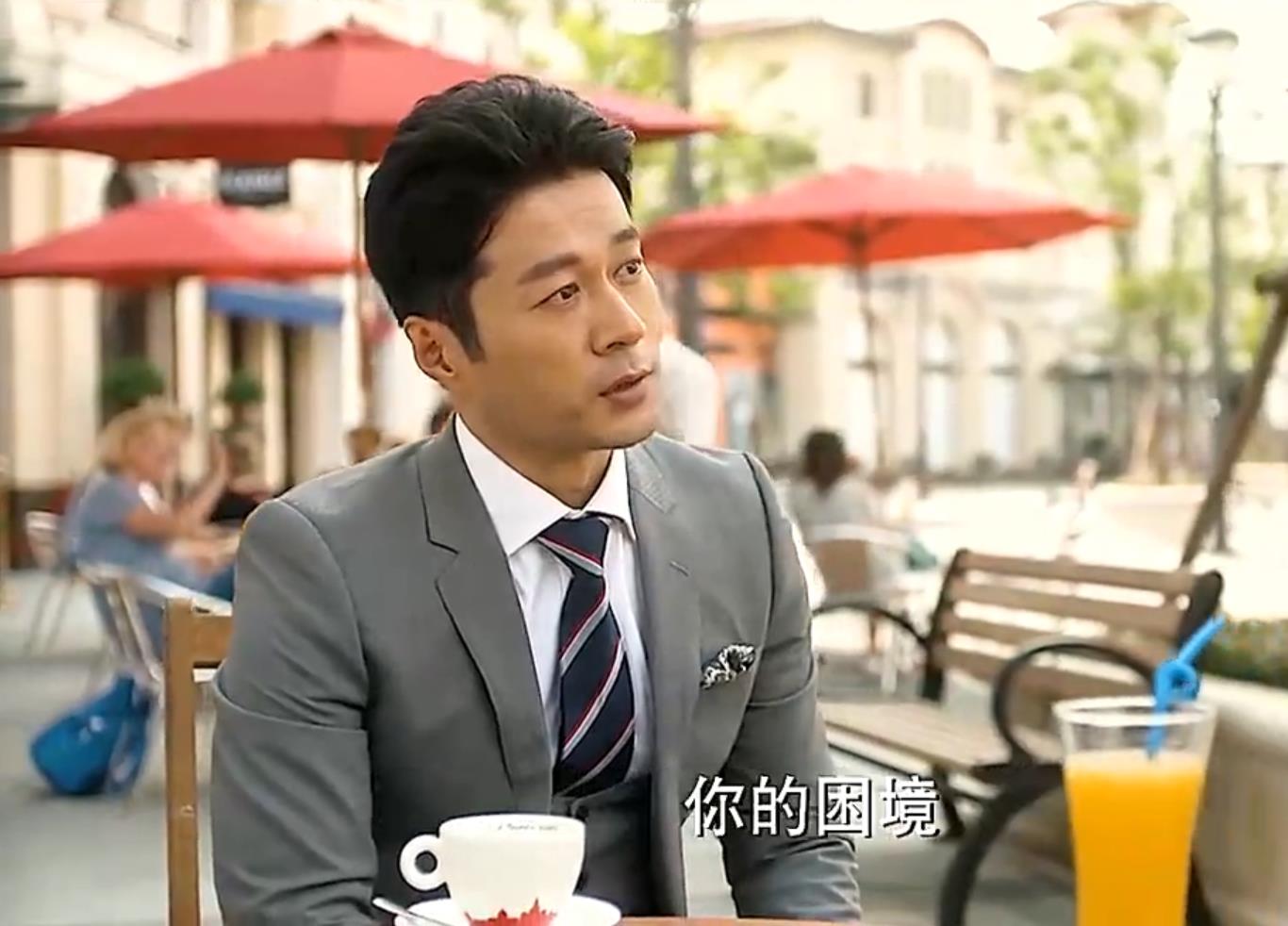 最开始关注他的时候是在《何以笙箫默》中,虽然没有何以琛的人设讨喜