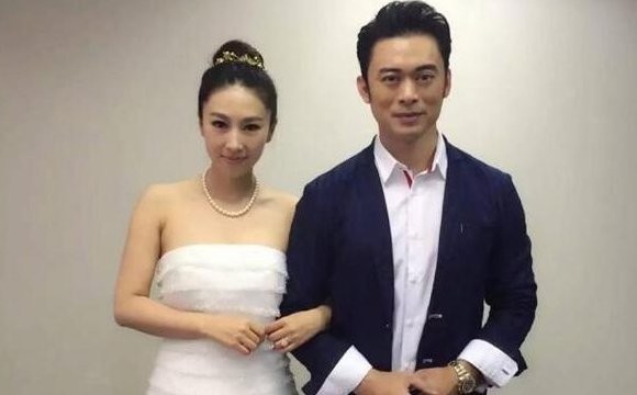 樊少皇贾晓晨低调登记结婚 送价值40万钻戒(图