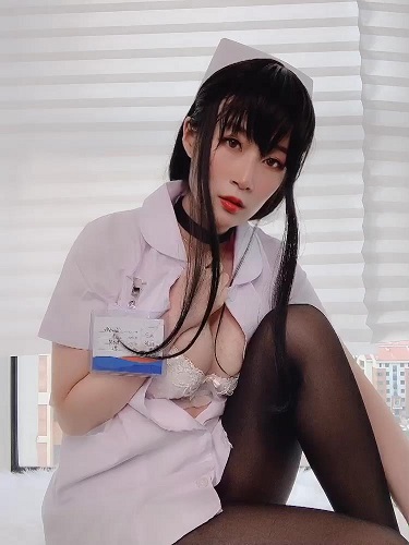 性感女护士白银81白色制服与蕾丝内衣加黑丝美腿性感私房写真集